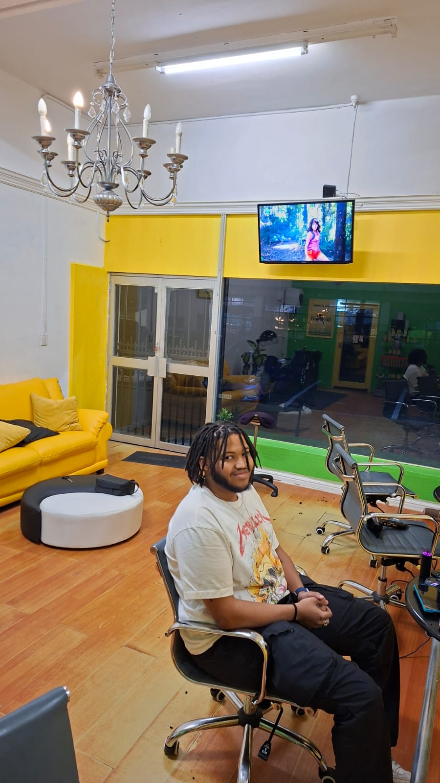 Client with dyed locs