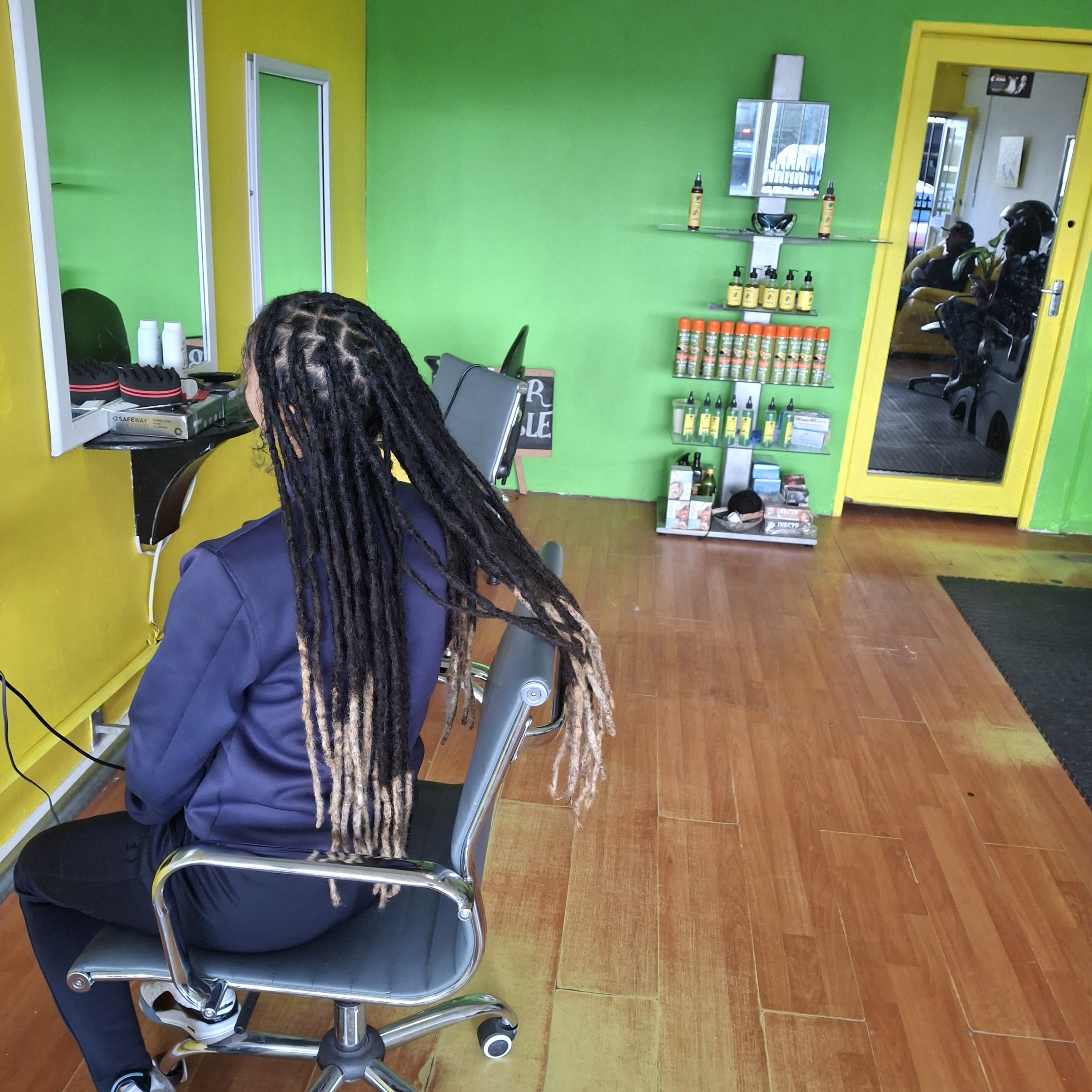 Wash and retwist service
